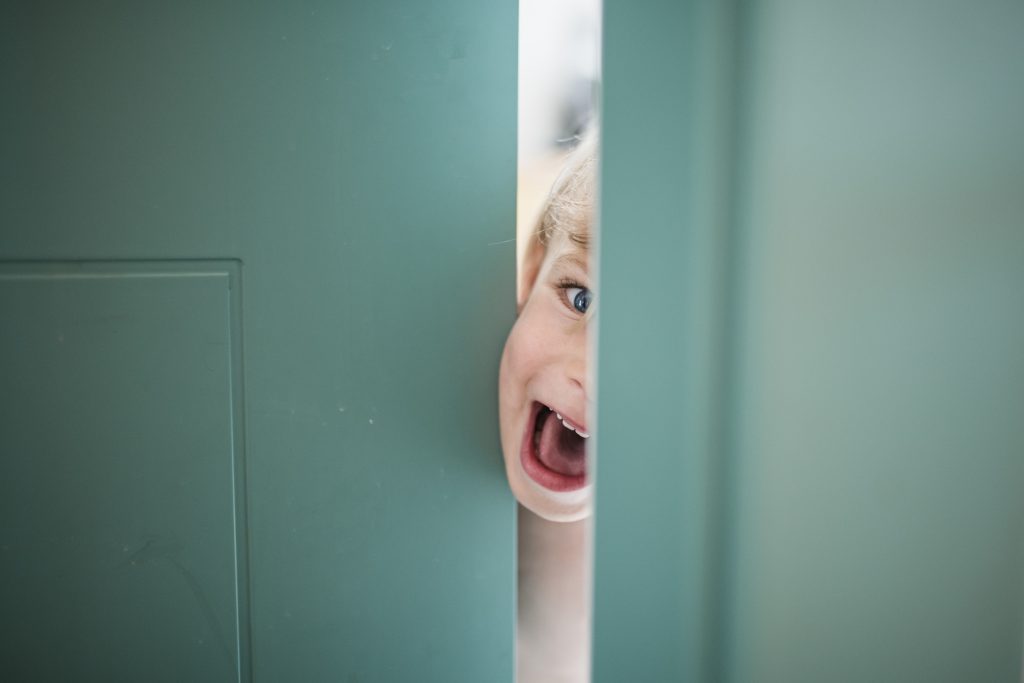 צילומי משפחה עם קטנטנים בבית